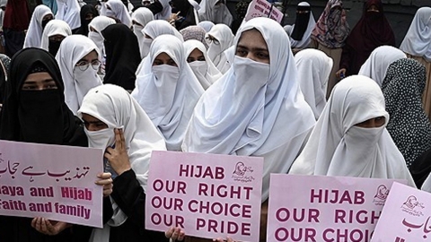 오스트리아 교실 내 여학생 머리 스카프 금지...이슬람단체 반발