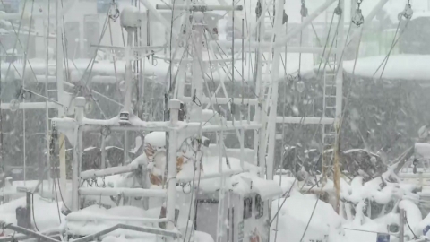 [날씨] 내륙 맑지만 반짝 추위, 미끄럼 주의…서해안 눈비 계속