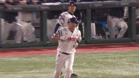 롯데 내야수 정훈 은퇴..."받은 사랑 돌려드리겠다"