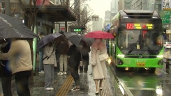 [날씨] 중부 약한 비·눈...밤부터 스모그에 초미세먼지 짙어져