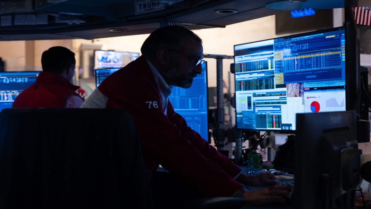 뉴욕 증시, 고용·소비 지표 부진에 동반 하락 출발