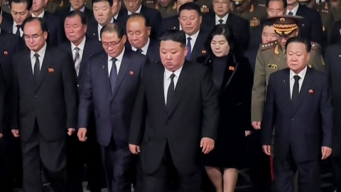 김정은, 김정일 14주기 맞아 금수산태양궁전 참배