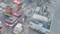 [속보] 서울 여의도역 신안산선 공사현장 낙하물 추락...2명 부상