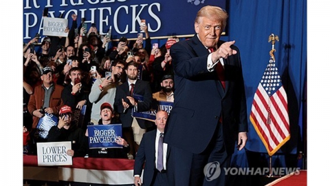 트럼프, 시민권도 대거 박탈 추진..."매달 200명 목표 하달"