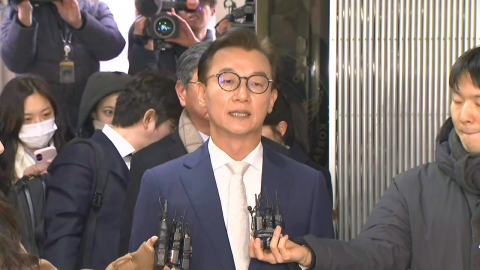 '통일교 의혹' 전재수 출석…6시간 가까이 조사 중