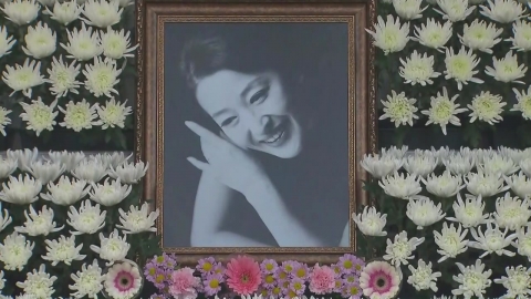 하늘로 떠난 '신의 아그네스'…1세대 연극 스타 윤석화 별세