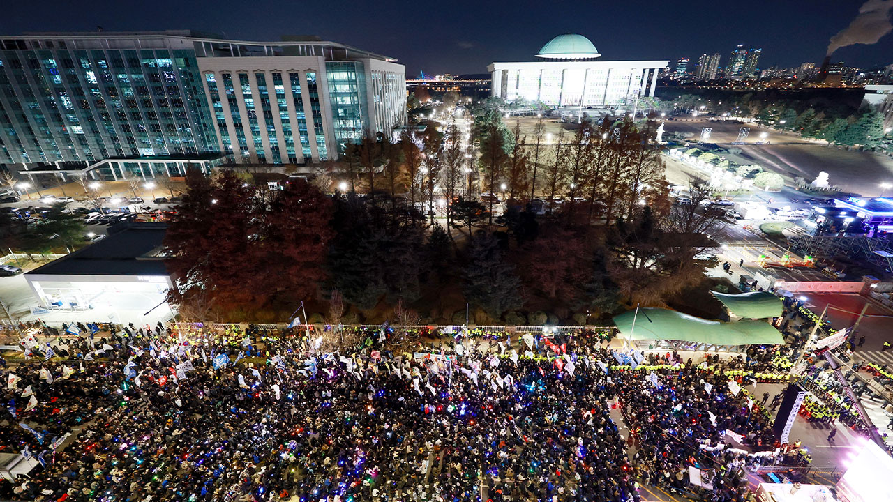 이코노미스트 "한국, 올해 심각한 민주주의 위협에서 회복"