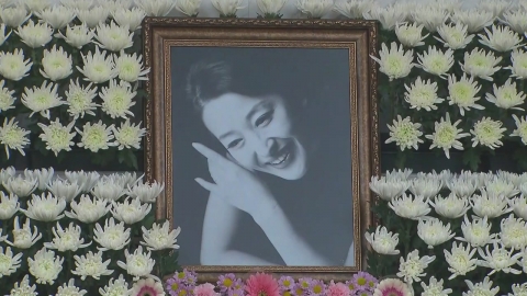 하늘로 떠난 '신의 아그네스'…1세대 연극 스타 윤석화 별세