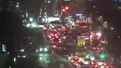 [속보] 강남구청역 인근 10중 추돌사고..."부상자 6명 발생"