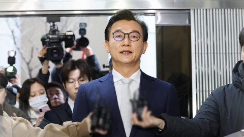 '통일교 의혹' 전재수, 경찰 첫 출석…"금품수수 결단코 없었다"