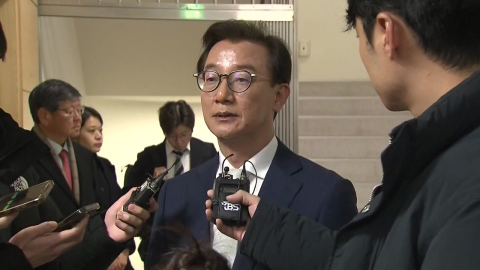 '마라톤 조사' 전재수, 거듭 혐의 부인…경찰, 속도전