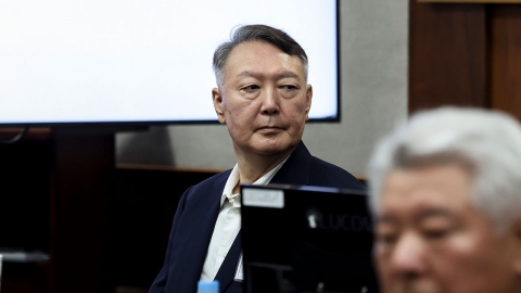 특검, 윤석열 첫 소환…조사 마치고 조서 열람 중