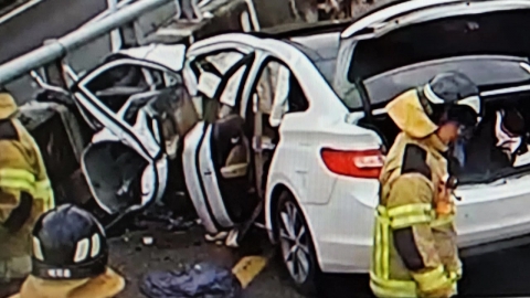 승용차 보호 난간 들이받아…3명 사망·1명 중상