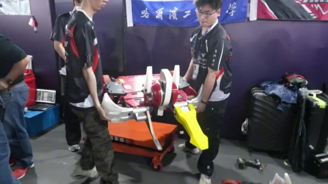 국제 로봇 격투대회서 중국 우승..."분당 1만회 회전 공격"