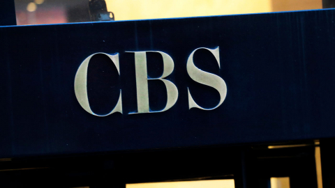 미 CBS '이민자 추방' 보도 취소 후폭풍..."왕의 심기 의식"