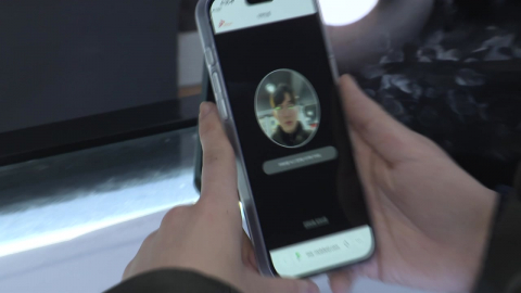 휴대전화 개통 때 '얼굴 인증' 의무화…"유출되면 어쩌나"