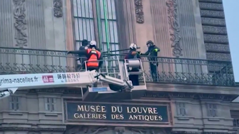 루브르 박물관, 절도범에 뚫린 외벽 창문에 보안 철조망
