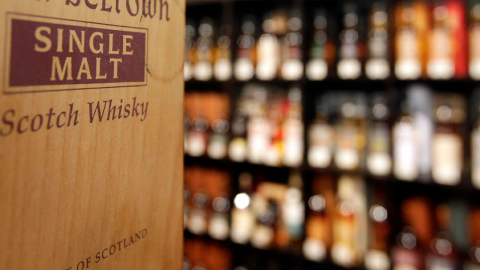 '위스키의 호수' 공급 과잉 경고...수요 줄고 트럼프 관세 타격