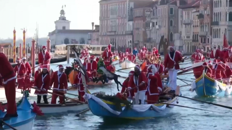 유럽도 \'메리 크리스마스\'…빛의 향연·물 가르는 산타