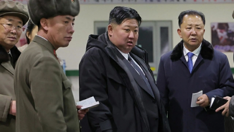 북, 핵잠수함 공개…김정은 "한국 핵잠 반드시 대응"