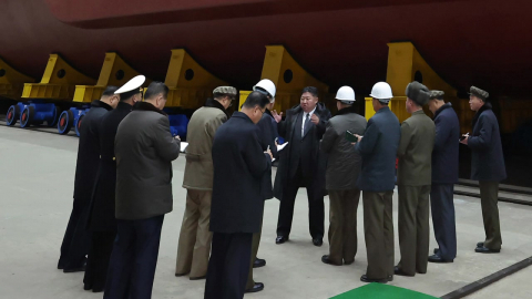 북, 핵잠수함 첫 공개…김정은 "한국 핵잠 반드시 대응"