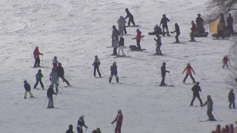 한파 속 성탄절 나들이…스키장·스케이트장 '북적'