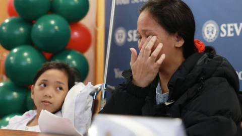 하반신 마비 필리핀 소녀, 세브란스서 새 삶…JYP 전액 후원 