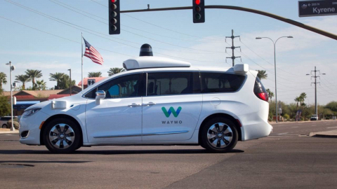 '문 닫아주면 3만 원'…자율주행차가 만든 뜻밖의 일자리 