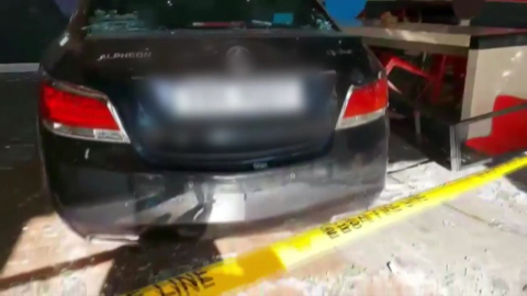 햄버거 가게로 70대 운전자 차량 돌진…3명 경상