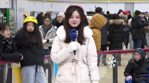 도심 연말 풍경…야외스케이트장, 국적 불문 '씽씽'