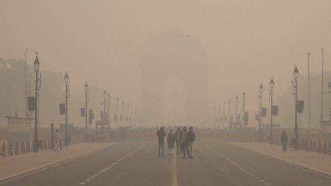 최악 스모그 인도 뉴델리…"물 뿌리면 된다"에 시민들 분노