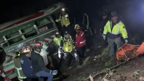 과테말라 산악지대 달리던 버스, 협곡에 추락…"15명 사망·19명 부상"