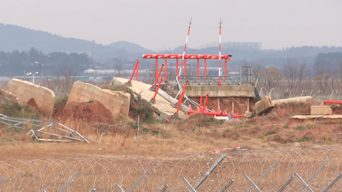 제주항공 여객기 참사 1주기…추모객 발길