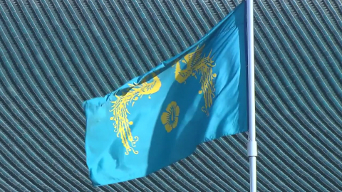 오늘 청와대로 첫 출근…대통령 상징 봉황기도 게양