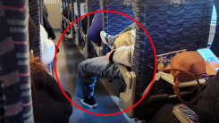 SRT 민폐 승객에 누리꾼들 '눈살'...다리 뻗고 음료수까지 줄줄...