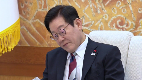 통합 넥타이 매고 첫 출근…1,330일 만에 청와대 복귀