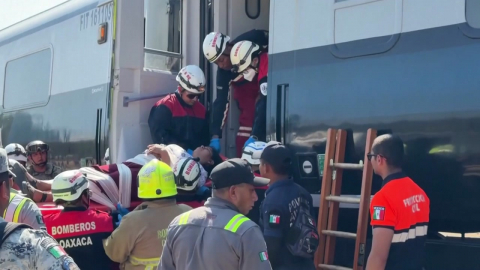멕시코서 250명 탄 기차 탈선…"100명 넘게 사상"
