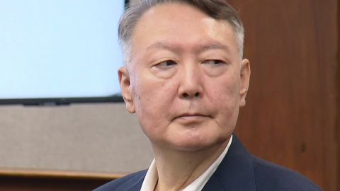 '내란 혐의' 피고인 8명 한 자리에…오늘 재판 병합