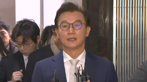 경찰, 전재수 뇌물죄 적용 고민…\'명품 시계\' 수사 집중