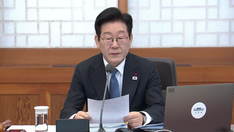 [현장영상+] 이 대통령, 청와대서 첫 국무회의…"국민 위한 정부 위해 나아갈 것"