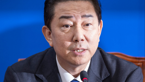 민주 김병기, '갑질·특혜 의혹'에 원내대표직 사퇴