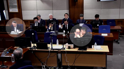 내란 재판 하나로 병합…자리배치·호칭까지 '신경전'