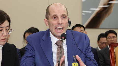 "쿠팡 보상 쿠폰 쓰지 마라" 경고에…로저스 대표 "면소 조건 없어"