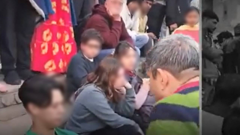 "산타 모자 벗어라" 인도인들, 日 관광객 집단 괴롭힘 논란