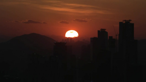 [현장영상+] 2025년 마지막 해넘이…2026년을 향한 기대도 담겨