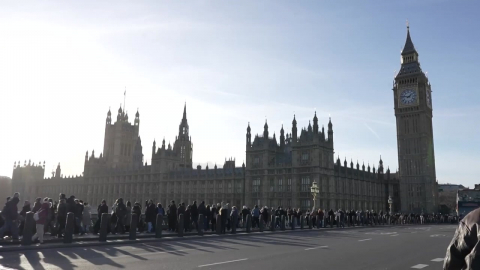 전쟁 속 새해 맞이하는 유럽…"화합 이루는 세상 찾아오길"