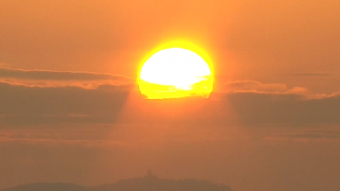 첫 일출, 체감 -20℃ 한파 속 떠오른다…서해안엔 눈