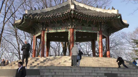 새해 첫날 강추위 기승…남산 시민들 ’북적’