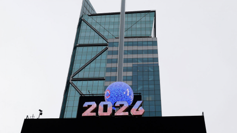 뉴욕 타임스퀘어 새해맞이 볼 드롭에 백만 명 모여...미국 건국 250주년 기념