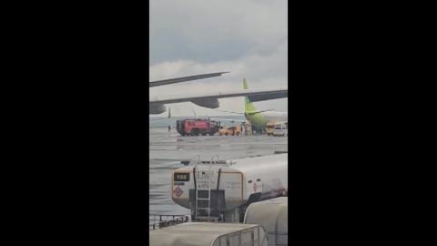 진에어, 제주공항 출발 전 기내 연기에 긴급 점검